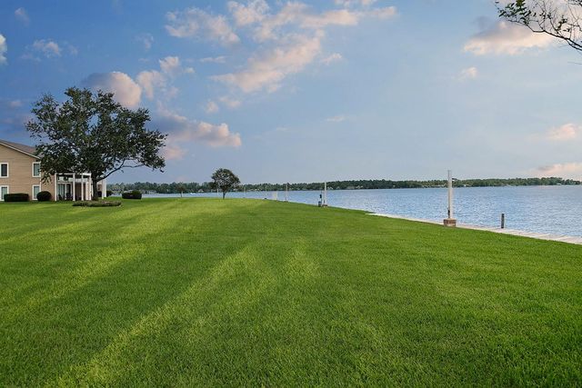 175 April Point Drive N, Conroe, TX 77356