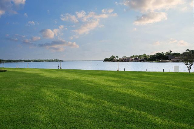 175 April Point Drive N, Conroe, TX 77356
