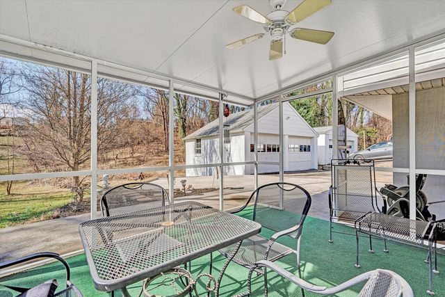 4852 Showalter RD, Roanoke, VA 24017