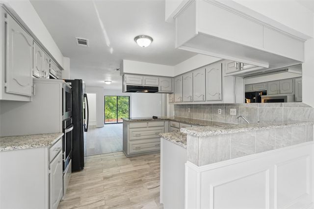 829 Hunters Creek Drive, Desoto, TX 75115