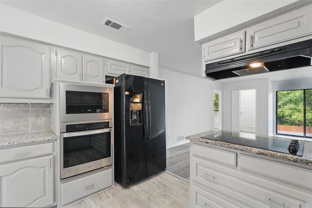 829 Hunters Creek Drive, Desoto, TX 75115