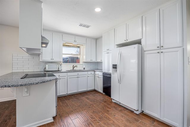 109 Staples Drive, Baytown, TX 77523