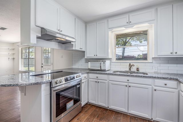 109 Staples Drive, Baytown, TX 77523