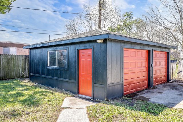 109 Staples Drive, Baytown, TX 77523