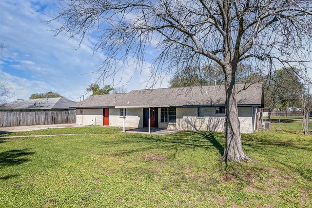 109 Staples Drive, Baytown, TX 77523