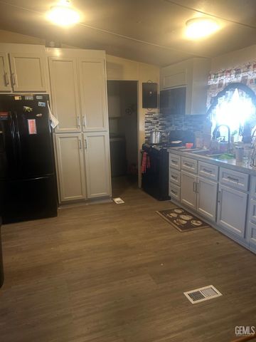 1301 Taft Highway 22, Bakersfield, CA 93307