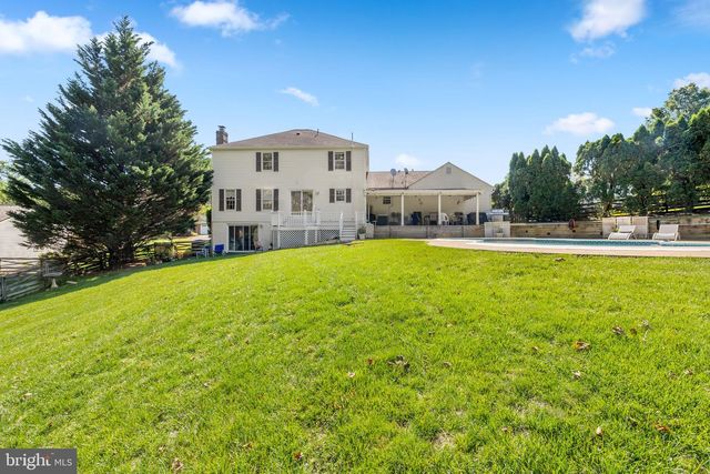 1416 ROSEWOOD HILL DR, Vienna, VA 22182