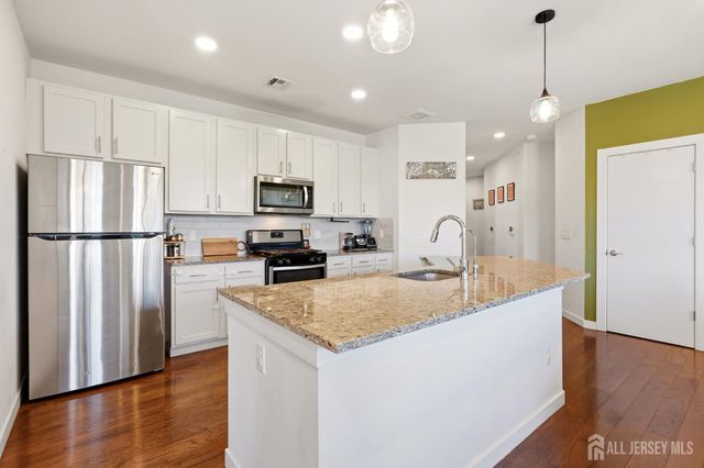 748 Lorhan Drive, Piscataway, NJ 08854