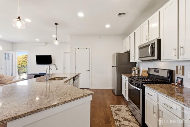 748 Lorhan Drive, Piscataway, NJ 08854