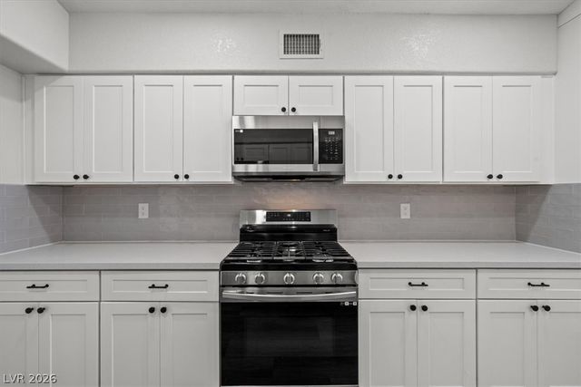 2720 Brookstone Court, Las Vegas, NV 89117