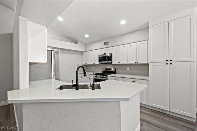 2720 Brookstone Court, Las Vegas, NV 89117