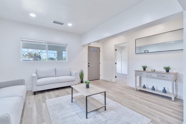 2531 E Mckenzie Avenue, Fresno, CA 93701