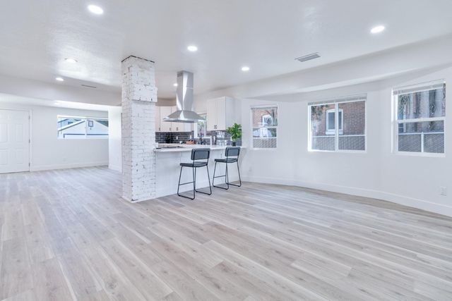 2531 E Mckenzie Avenue, Fresno, CA 93701