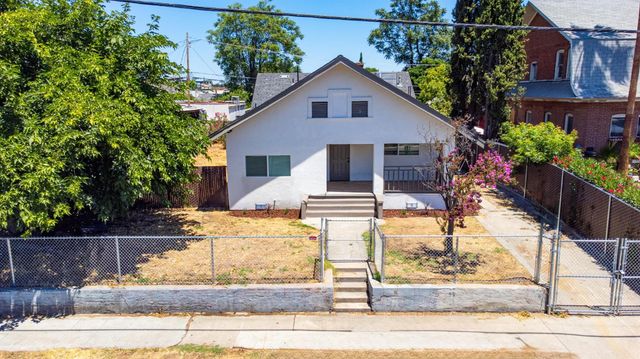2531 E Mckenzie Avenue, Fresno, CA 93701