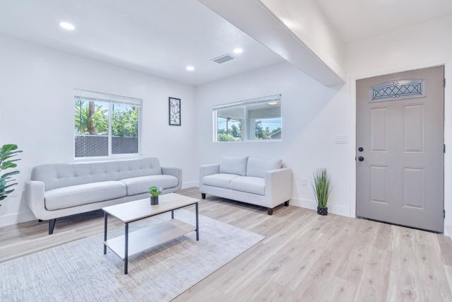 2531 E Mckenzie Avenue, Fresno, CA 93701