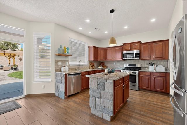 2425 Camino Seville SE, Rio Rancho, NM 87124