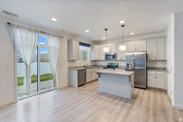 1546 W. PARKVIEW DR, Syracuse, UT 84075