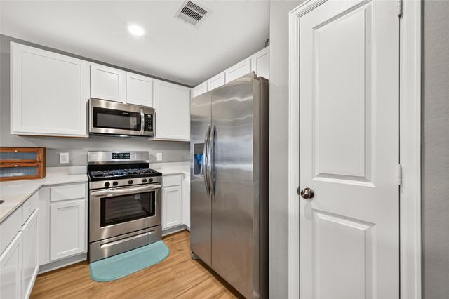 724 Larkspur Shadow Drive, Magnolia, TX 77354