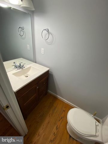 9244 SPRUCEWOOD RD, Burke, VA 22015