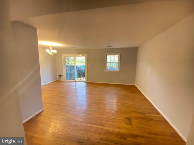 9244 SPRUCEWOOD RD, Burke, VA 22015