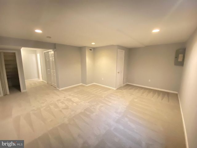 9244 SPRUCEWOOD RD, Burke, VA 22015