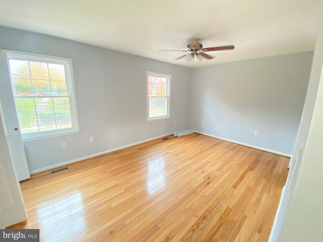 9244 SPRUCEWOOD RD, Burke, VA 22015