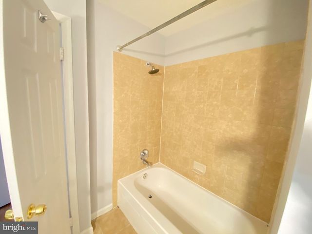 9244 SPRUCEWOOD RD, Burke, VA 22015