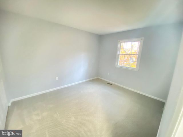 9244 SPRUCEWOOD RD, Burke, VA 22015