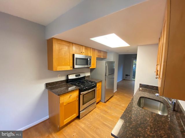 9244 SPRUCEWOOD RD, Burke, VA 22015