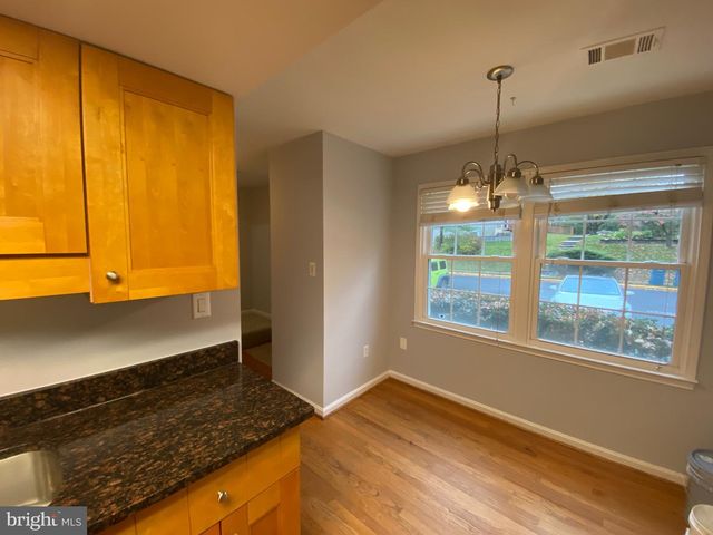 9244 SPRUCEWOOD RD, Burke, VA 22015