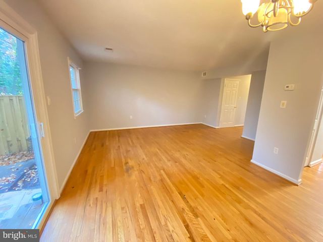 9244 SPRUCEWOOD RD, Burke, VA 22015