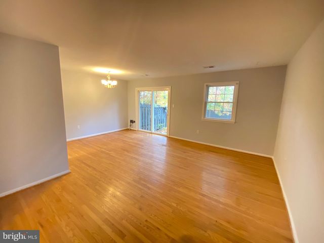 9244 SPRUCEWOOD RD, Burke, VA 22015