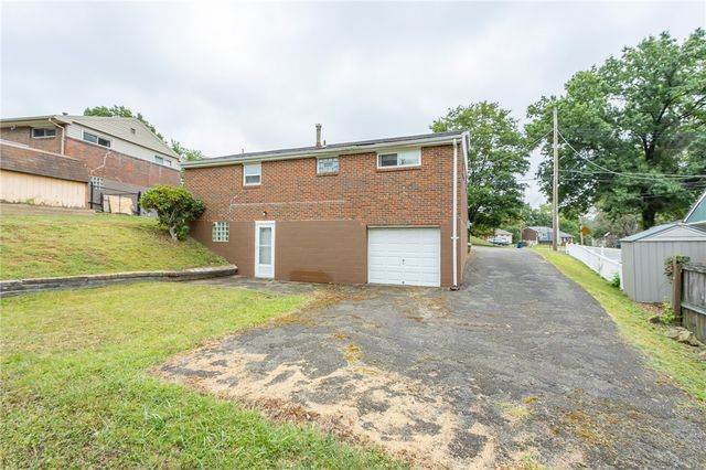 5013 Hialeah Dr, Plum Boro, PA 15239