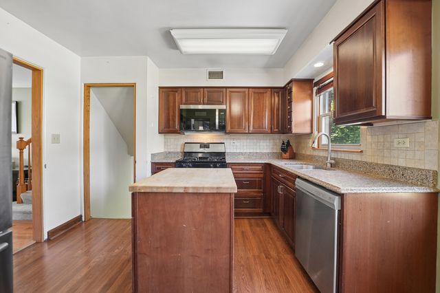 1800 Buckingham Avenue, Westchester, IL 60154