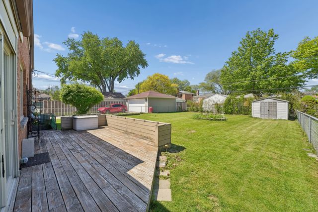 1800 Buckingham Avenue, Westchester, IL 60154