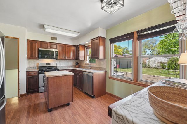 1800 Buckingham Avenue, Westchester, IL 60154