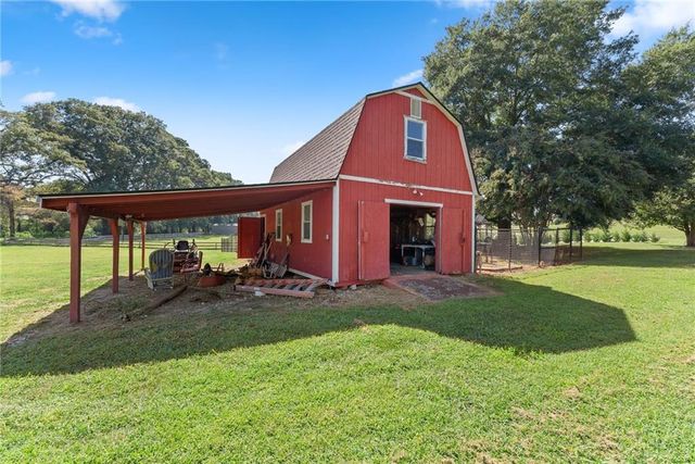 286 Middle Fork Lane, Carnesville, GA 30521