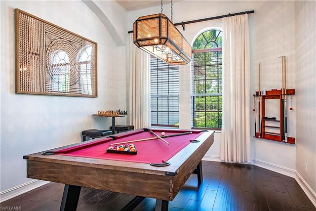819 Bentwood DR, Naples, FL 34108