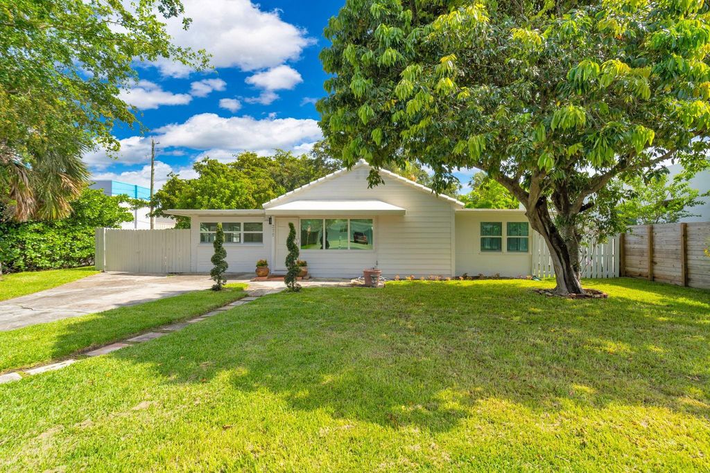 375 Orange Way, West Palm Beach, FL 33405