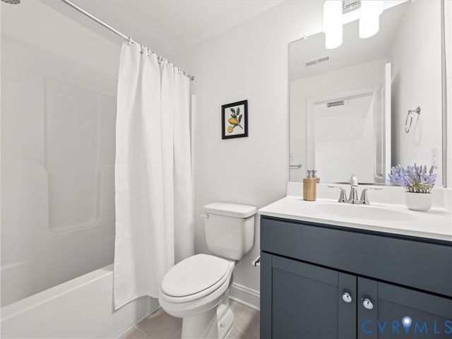 11730 Riverboat Dr, Chester, VA 23836