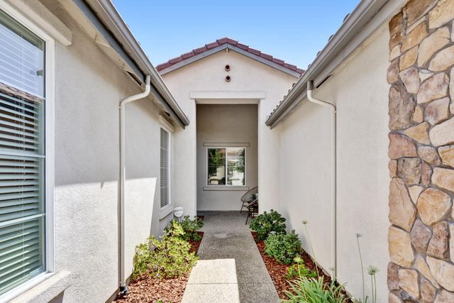 11836 Slate Falls Way, Rancho Cordova, CA 95742