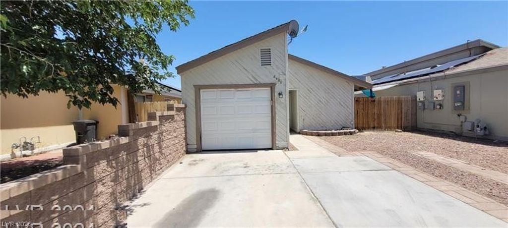 2021 San Simeon Street, Las Vegas, NV 89108