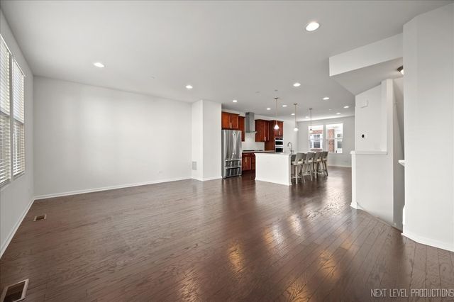 3543 Kemper Drive, Woodridge, IL 60517