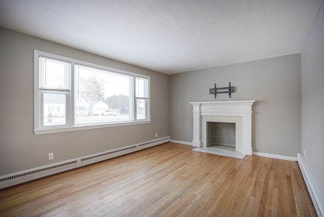 27 Campbell Dr, Agawam, MA 01001