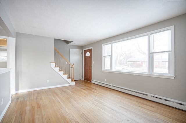 27 Campbell Dr, Agawam, MA 01001