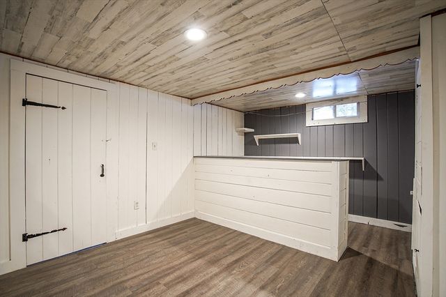 27 Campbell Dr, Agawam, MA 01001