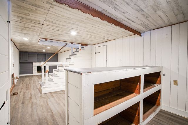 27 Campbell Dr, Agawam, MA 01001