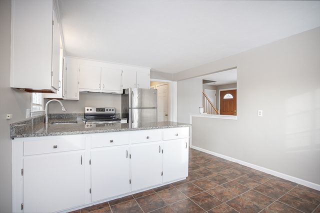 27 Campbell Dr, Agawam, MA 01001