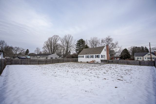 27 Campbell Dr, Agawam, MA 01001
