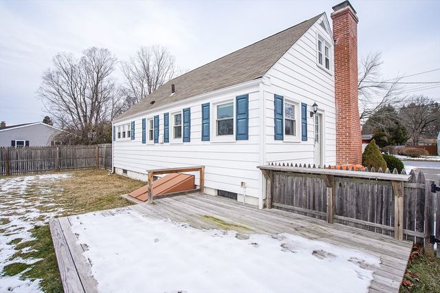 27 Campbell Dr, Agawam, MA 01001